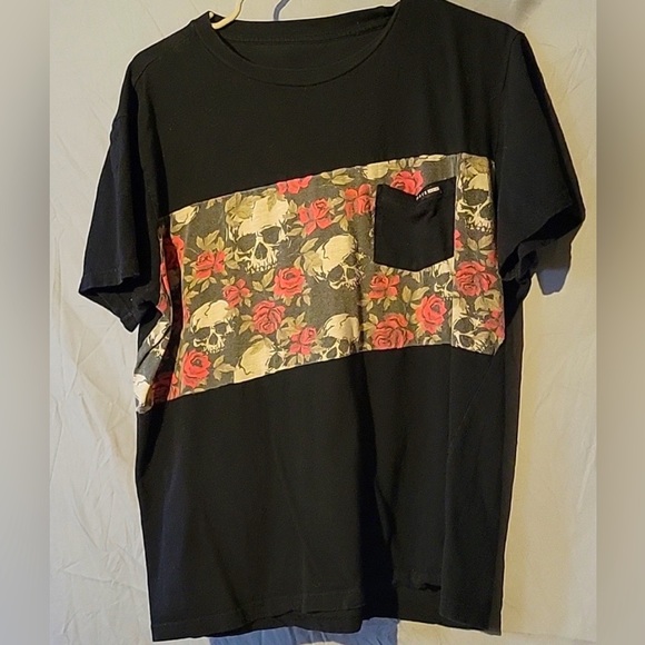 WXYZ Skull and Roses Vertical Block Graphic Print Short Sleeve T-Shirt. - Picture 1 of 4